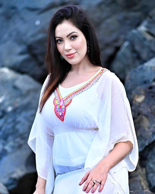 munmun dutta in white-min